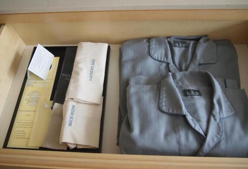Номер Премиум, Four Seasons Hotel Tokyo At Marunouchi
