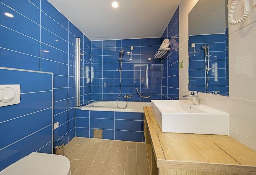 Семейный Номер, Aminess Port9 Hotel