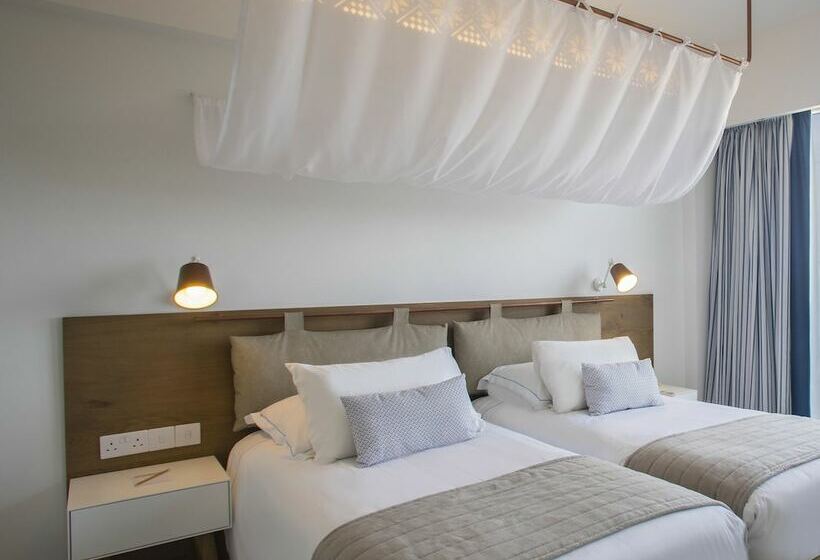 اتاق اساندارد با چشم‌انداز جانبی به دریا, Lordos Beach Hotel & Spa