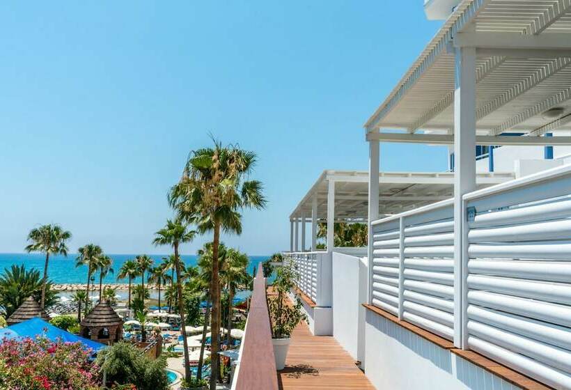 سوییت خانوادگی, Lordos Beach Hotel & Spa