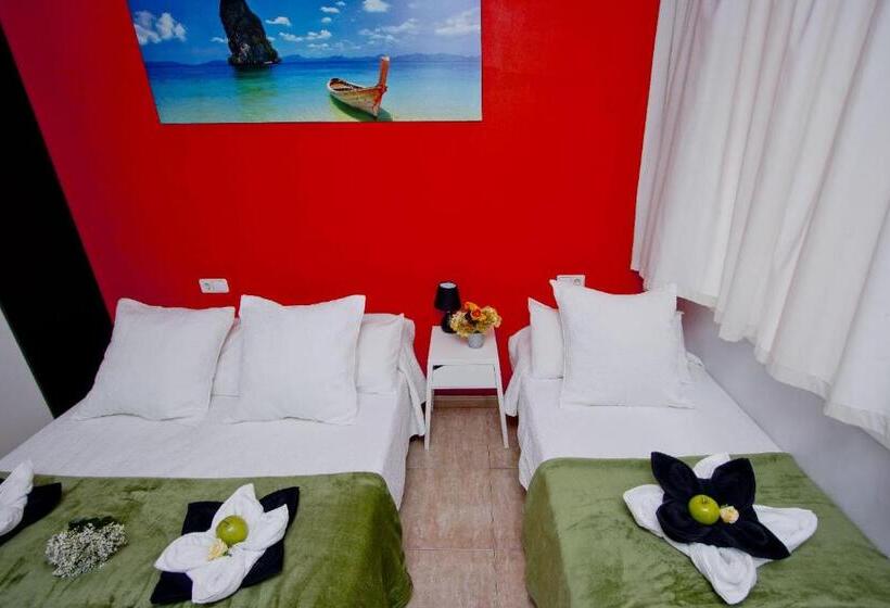 Номер Стандарт Вид на Город, Barcelona City North Hostal