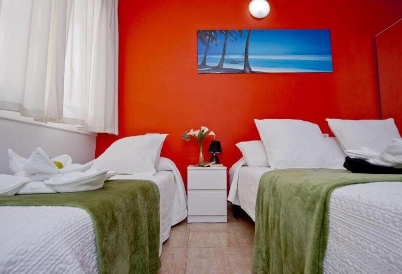 Номер Стандарт Вид на Город, Barcelona City North Hostal