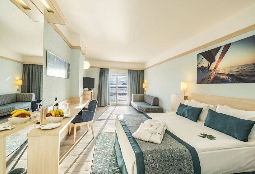 Номер Стандарт Вид на Бассейн, La Blanche Resort & Spa