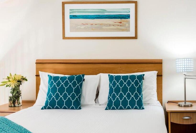 스탠다드 스튜디오, Oaks The Entrance Waterfront Suites