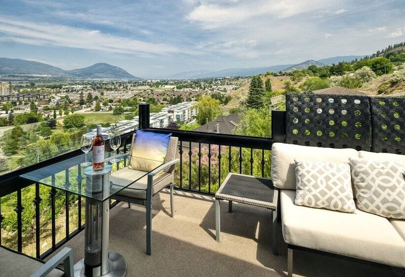 Люкс, Above The Beach Guest Suites