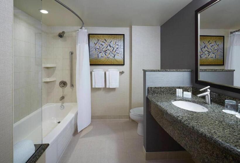 スタンダードルーム, Courtyard By Marriott Montreal Airport