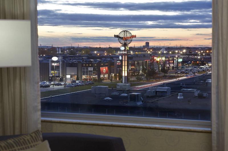 キングサイズベッドのスタンダードルーム, Courtyard By Marriott Montreal Airport