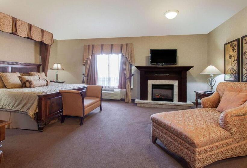 キングサイズベッドのデラックススイート, Ramada By Wyndham Camrose