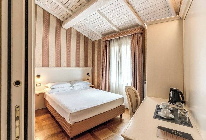 اتاق خانوادگی, Relais Fontana Di Trevi