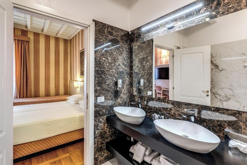 اتاق استاندارد سه نفره, Relais Fontana Di Trevi