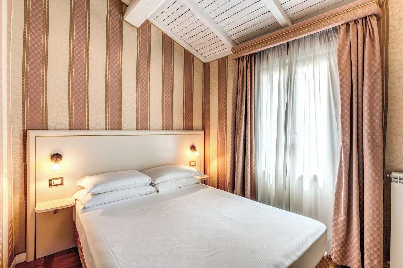 اتاق خانوادگی, Relais Fontana Di Trevi