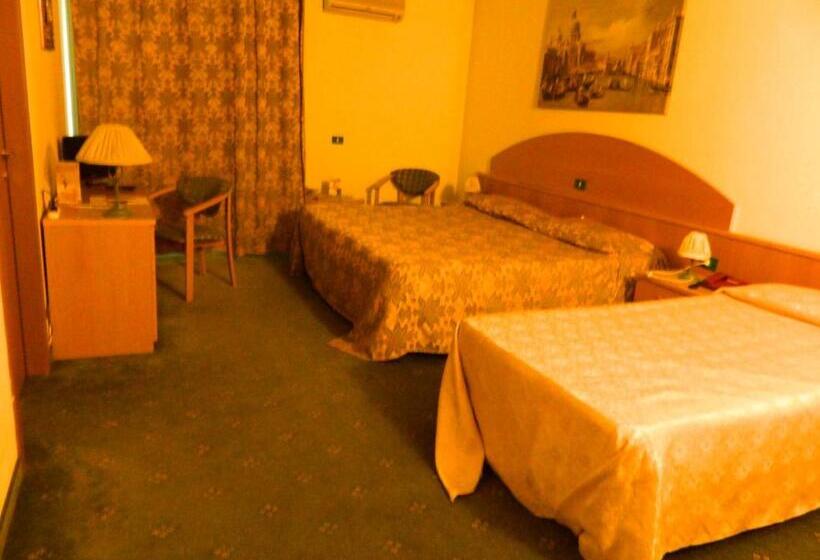 Номер Стандарт Трехместный, Ascot Lodging