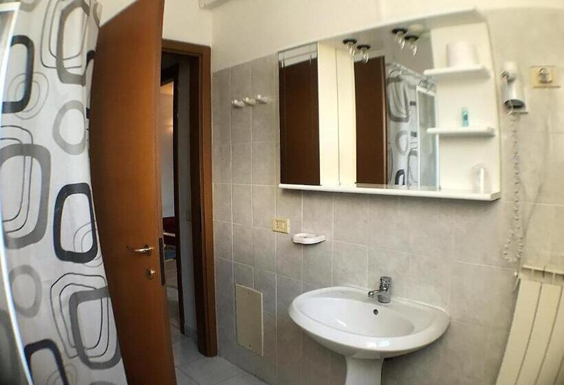 Семейный Номер, Ascot Lodging