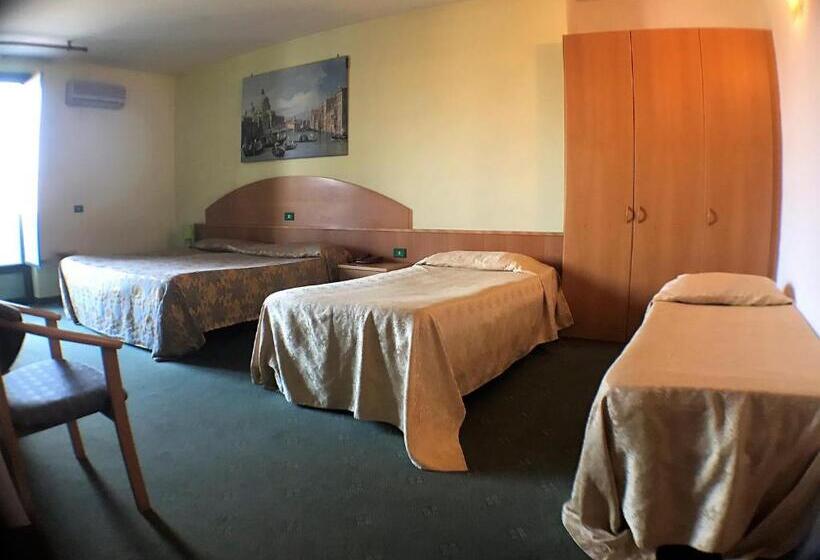 Четырехместный Номер Стандарт, Ascot Lodging
