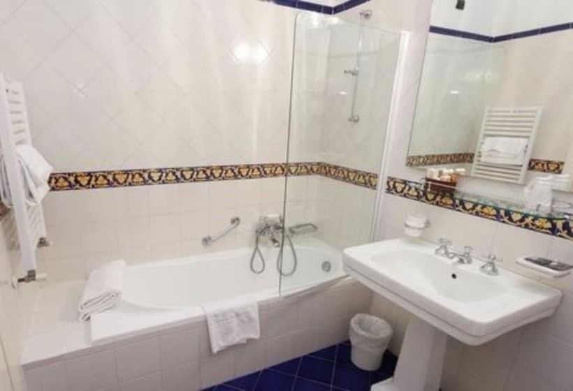 Номер Deluxe Вид на Озеро, Savoy Palace