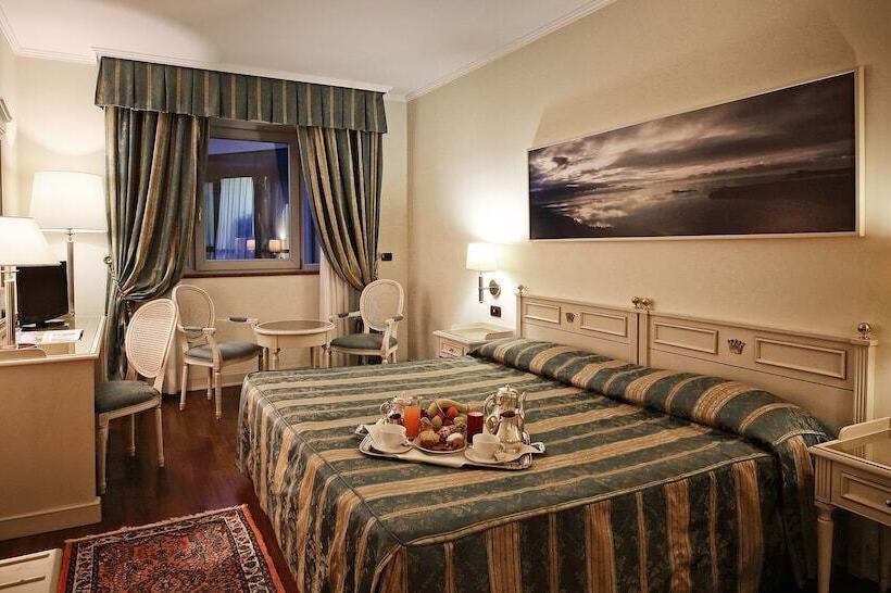 Номер Deluxe Вид на Озеро, Savoy Palace
