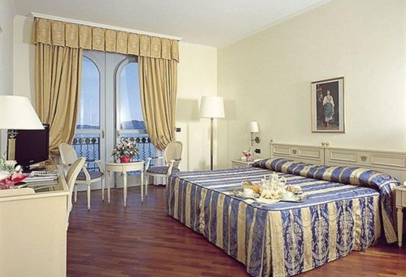 اتاق لوکس با چشمانداز دریاچه, Savoy Palace