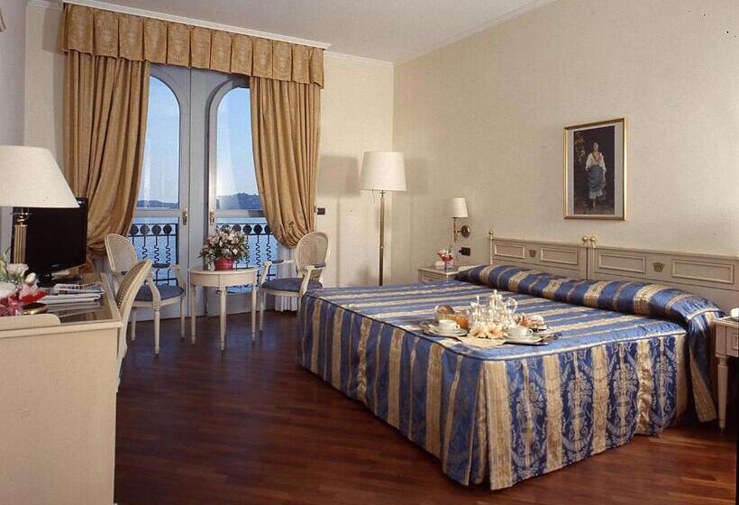 اتاق لوکس با چشمانداز دریاچه, Savoy Palace