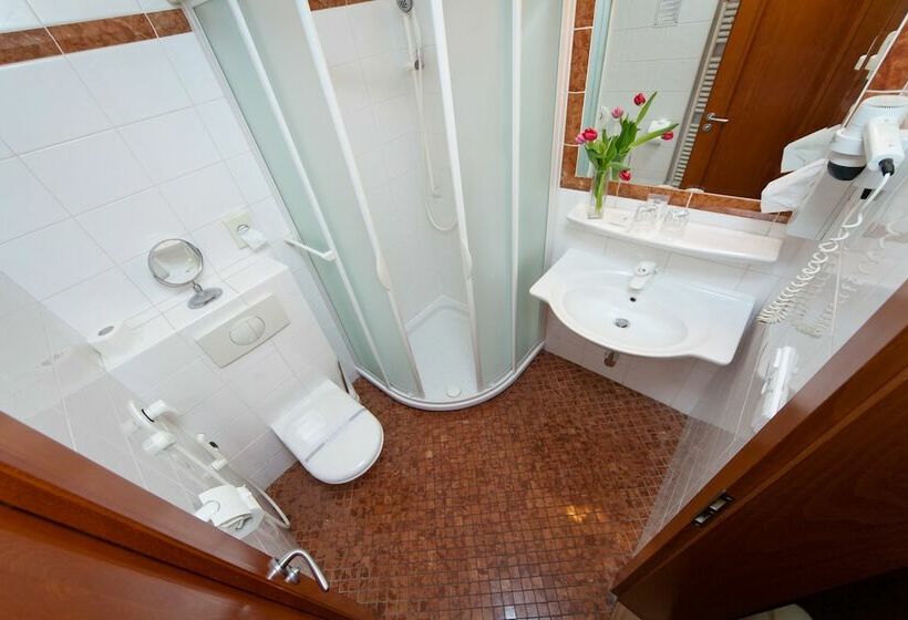 سوییت جونیور, Boutique Hotel 16