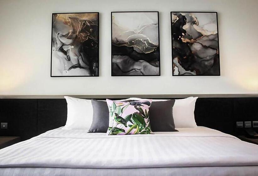 디럭스 룸 킹사이즈 침대, Paradox Resort Phuket   Sha Plus