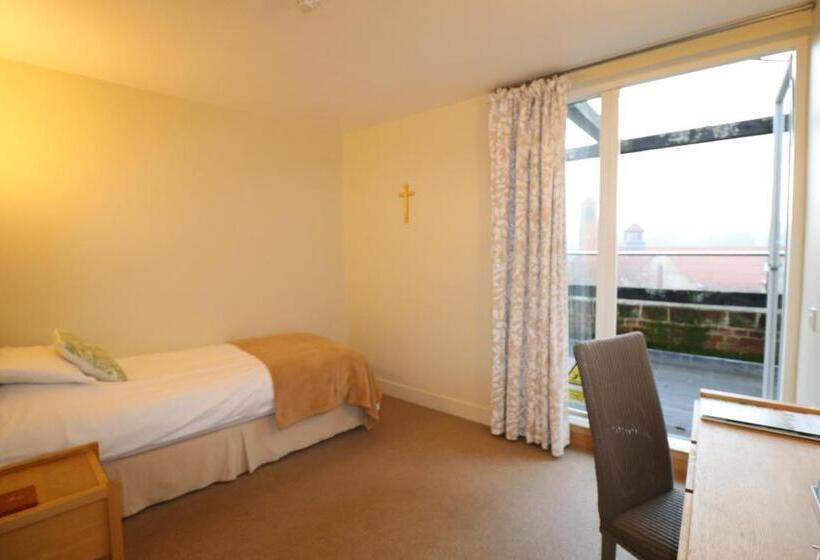 标准单人间共用浴室, The Shrine Of Our Lady Of Walsingham