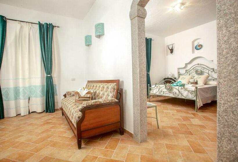 Люкс с Балконом, Vincent House Boutique