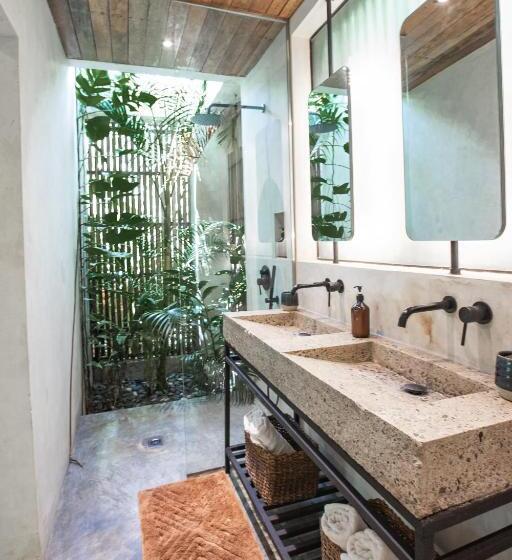 اتاق لوکس با تخت بزرگ, Surfing Temple Hotel Boutique