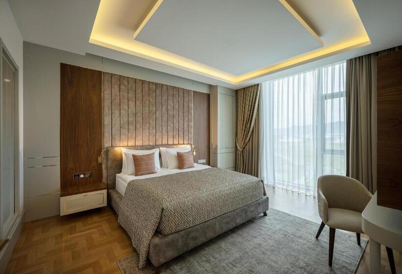 سوییت لوکس, Concorde Tower Hotel & Casino