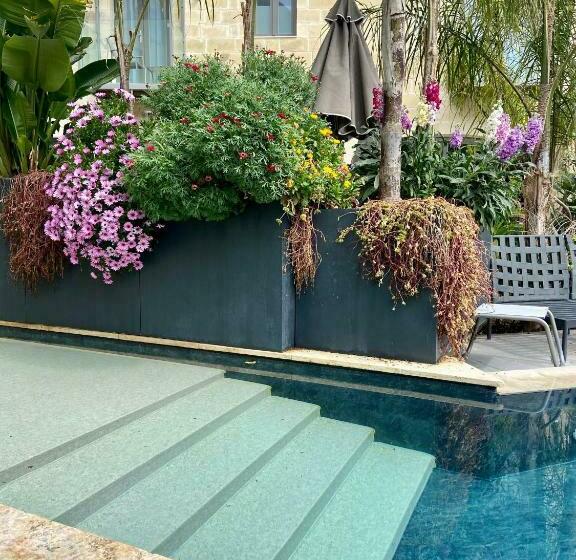 اتاق استاندارد با چشم‌انداز باغ, The Village Boutique And Spa