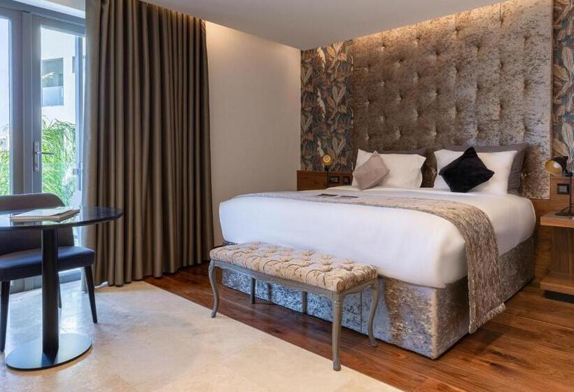 اتاق لوکس با بالکن, The Village Boutique And Spa