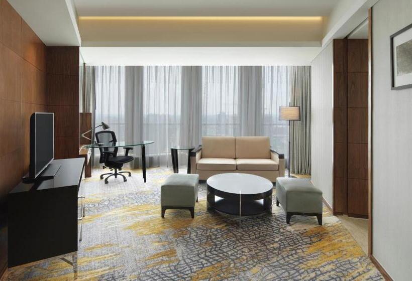 سوئیت پریمیوم, Sheraton Grand Shanghai Pudong Hotel & Residences