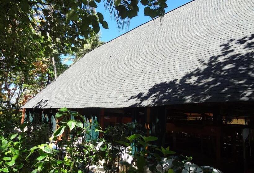 Кровать в Общей Комнате, Beachcomber Island Resort
