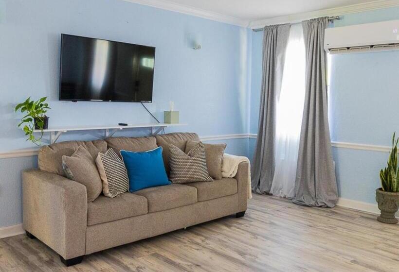 Deluxe Suite King Bed, Arawak Bay: Inn At Salt River