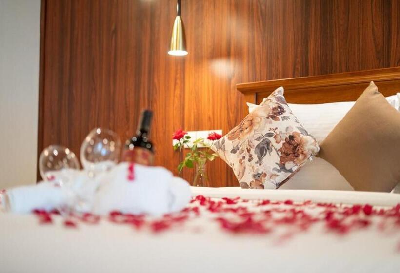 اتاق لوکس, Birds Resort Hambantota