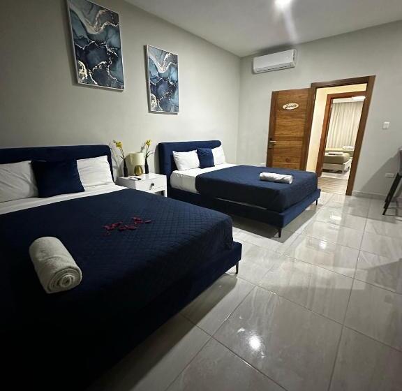 Номер Deluxe, Monarca