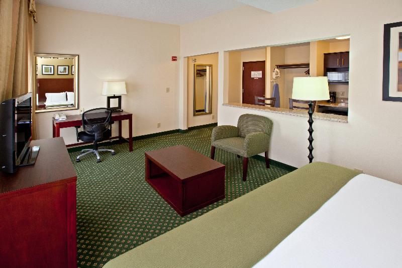 キングサイズベッドのスタンダードルーム, Holiday Inn Express & Suites Indianapolis   East, An Ihg