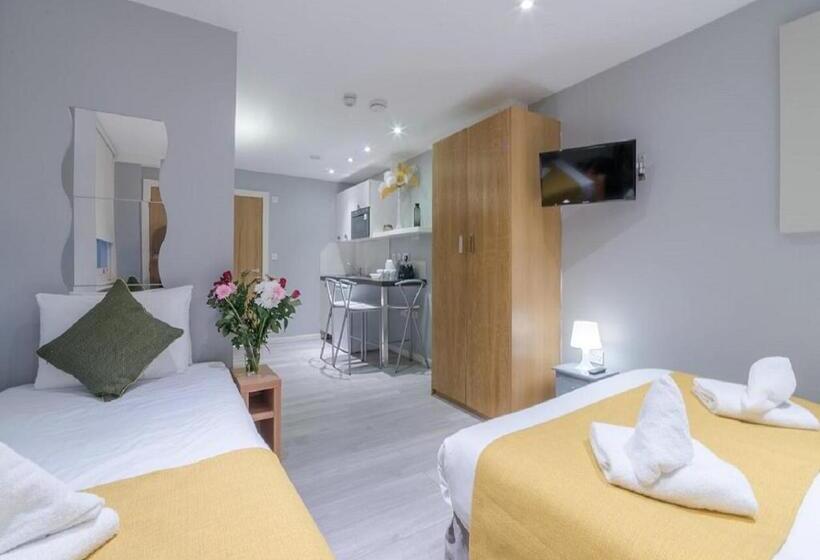 Апартаменты 1 Спальня, Hyde Park Executive Apartments