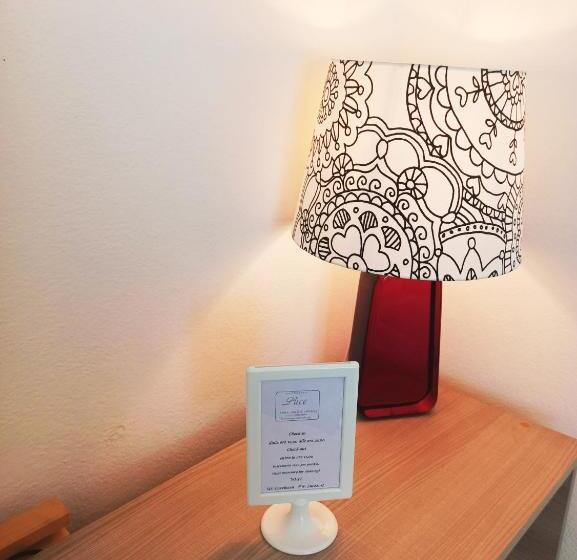 اتاق استاندارد با تخت بزرگ, Luce
