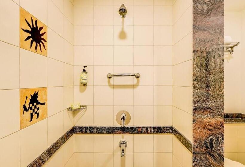 Номер Стандарт, Lemon Tree Hotel, East Delhi Mall, Kaushambi