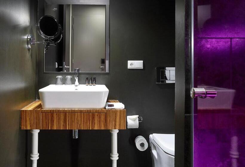 اتاق استاندارد یک نفره, The Icon Hotel & Lounge