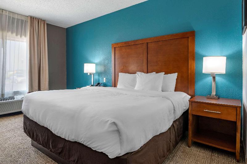キングサイズベッドのスタンダードルーム, Comfort Inn Airport