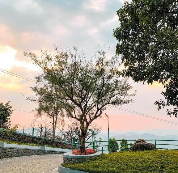 Номер Стандарт Вид на Сад, Laurel Heights Resort Idukki