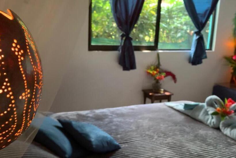 חדר דלוקס לשלושה, Casa Mambo