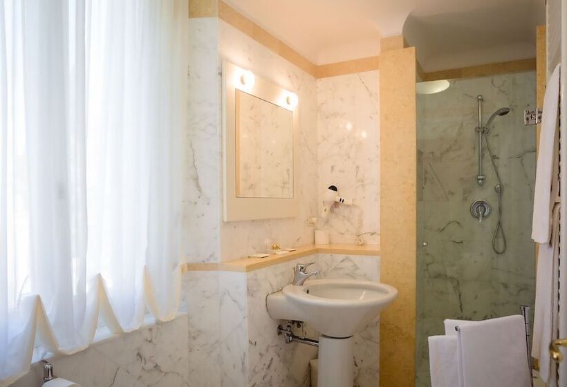 Полулюкс, Residence Palazzo La Fenice