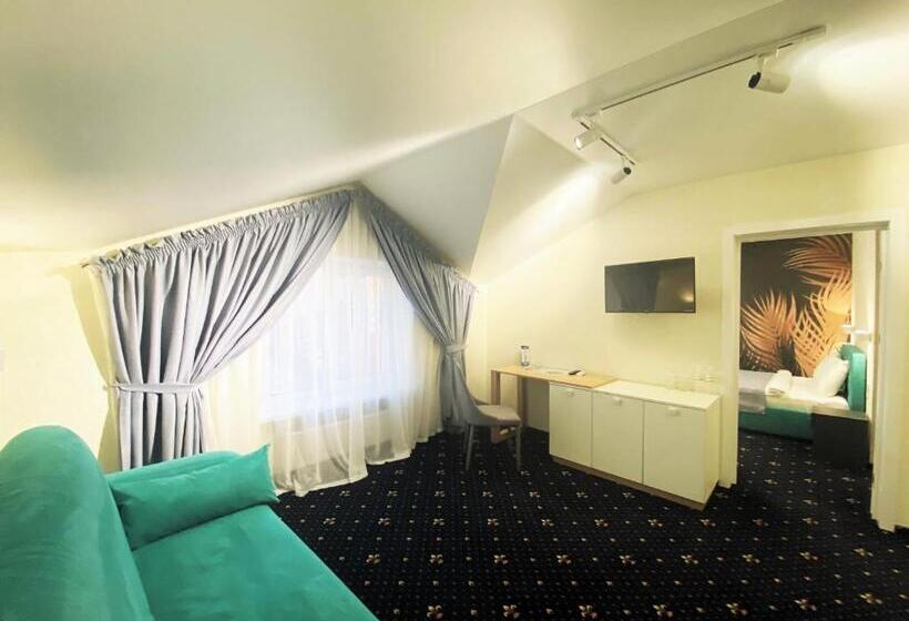 발코니가 있는 스위트, Biruza Club