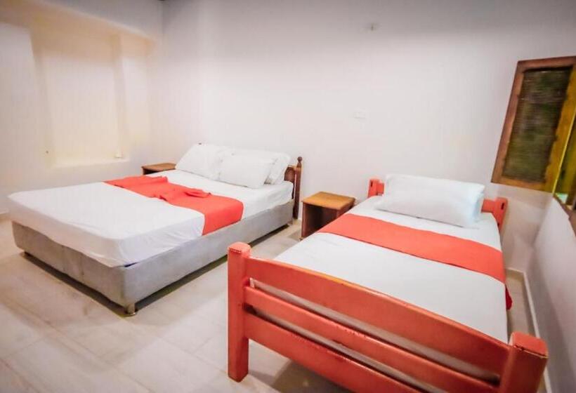 اتاق ساده سه‌ نفره, Isla Los Erizos Ecohouse