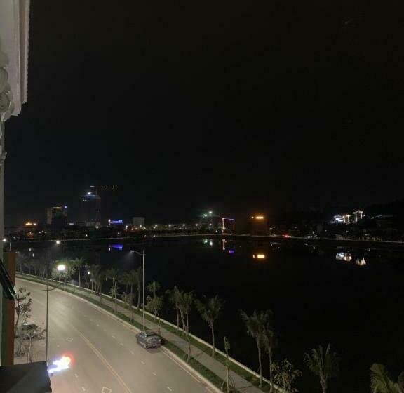 اتاق لوکس خانوادگی, Manchester Hotel Ha Long