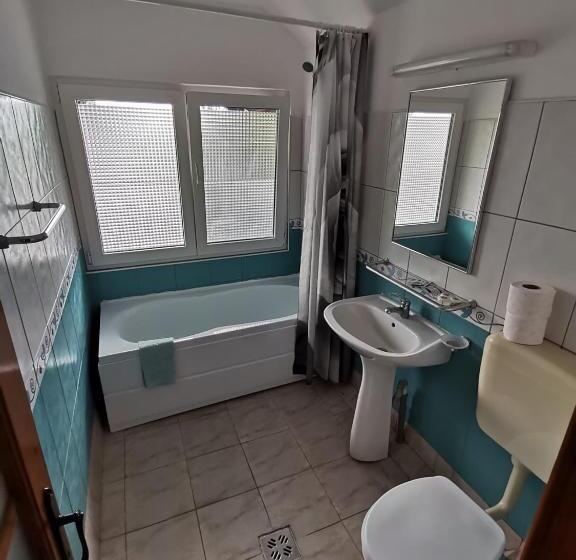 سوییت, Vila Cristal Costinesti