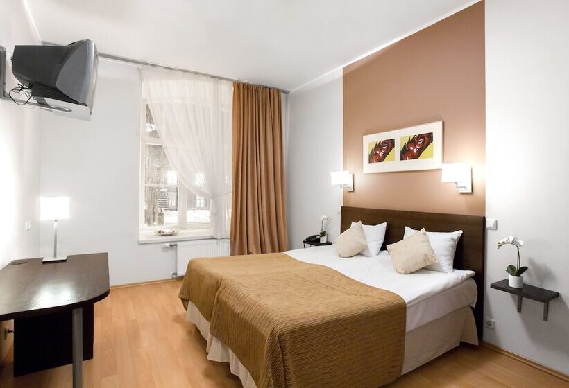 اتاق استاندارد سه تخته با چشم‌انداز باغ, City Hotel Tallinn By Unique Hotels
