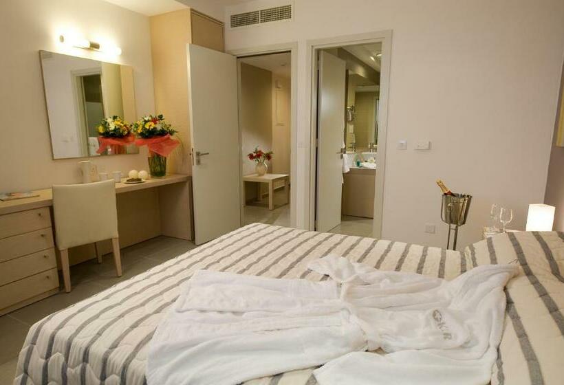 Люкс Superior, Capital Coast Resort And Spa